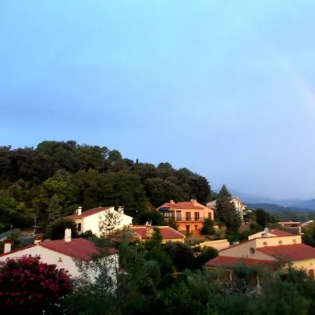 Le La Petite Colline A *